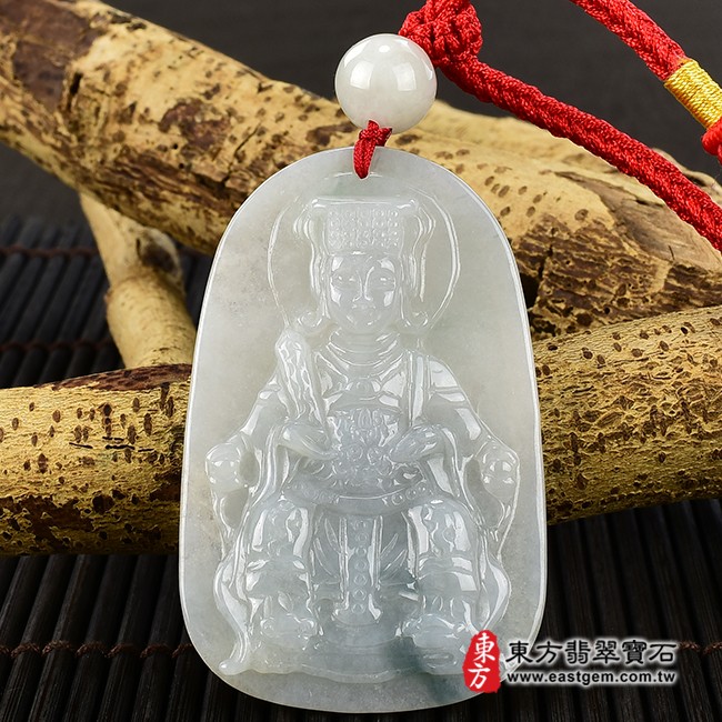 媽祖項鍊玉珮正面照片  翡翠媽祖項鍊玉珮（天上聖母：媽祖牌A貨翡翠媽祖玉珮、緬甸玉媽祖玉墜）。淡綠色糯種帶飄花媽祖，MD153。客製化訂做各種翡翠媽祖吊墜玉珮項鍊。★附A貨翡翠雙證書