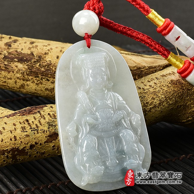媽祖項鍊玉珮左側照片  翡翠媽祖項鍊玉珮（天上聖母：媽祖牌A貨翡翠媽祖玉珮、緬甸玉媽祖玉墜）。淡綠色糯種帶飄花媽祖，MD153。客製化訂做各種翡翠媽祖吊墜玉珮項鍊。★附A貨翡翠雙證書