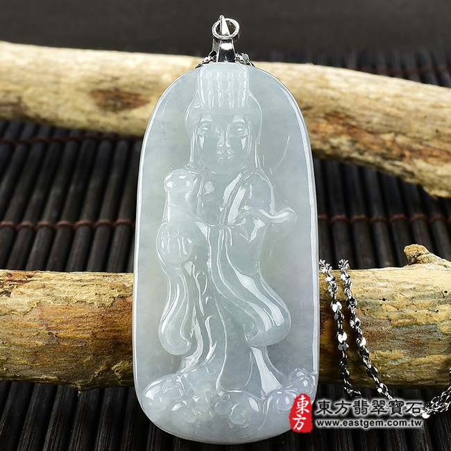 媽祖項鍊玉珮正面照片  翡翠媽祖項鍊玉珮（天上聖母：媽祖牌A貨翡翠媽祖玉珮、緬甸玉媽祖玉墜）。淡綠色糯冰種媽祖，MD018。客製化訂做各種翡翠媽祖吊墜玉珮項鍊。★附A貨翡翠雙證書