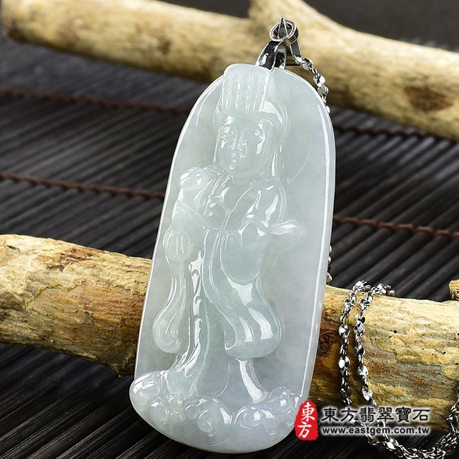 媽祖項鍊玉珮右側照片  翡翠媽祖項鍊玉珮（天上聖母：媽祖牌A貨翡翠媽祖玉珮、緬甸玉媽祖玉墜）。淡綠色糯冰種媽祖，MD018。客製化訂做各種翡翠媽祖吊墜玉珮項鍊。★附A貨翡翠雙證書
