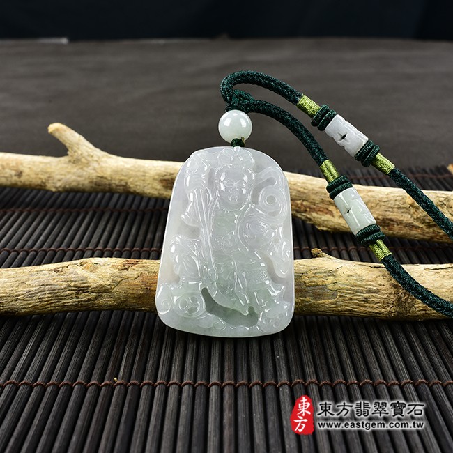 哪吒三太子項鍊玉珮情境照片  翡翠哪吒三太子項鍊玉珮（中壇元帥、哪吒：哪吒三太子牌A貨翡翠三太子玉珮、緬甸玉哪吒三太子玉墜）。淡綠色糯種三太子，TT-049。客製化訂做各種翡翠哪吒三太子吊墜玉珮項鍊。★附A貨翡翠雙證書