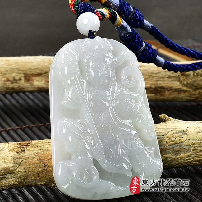 哪吒三太子項鍊玉珮左側照片  翡翠哪吒三太子項鍊玉珮（中壇元帥、哪吒：哪吒三太子牌A貨翡翠三太子玉珮、緬甸玉哪吒三太子玉墜）。淡綠色糯種三太子，TT-051。客製化訂做各種翡翠哪吒三太子吊墜玉珮項鍊。★附A貨翡翠雙證書