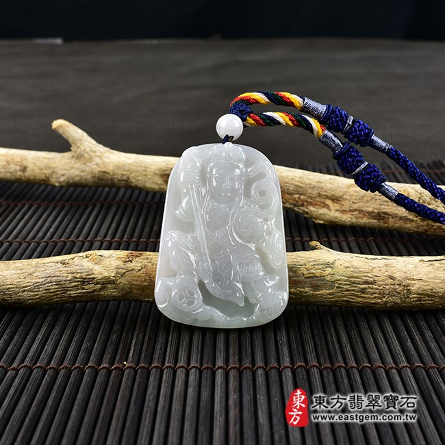 哪吒三太子項鍊玉珮情境照片  翡翠哪吒三太子項鍊玉珮（中壇元帥、哪吒：哪吒三太子牌A貨翡翠三太子玉珮、緬甸玉哪吒三太子玉墜）。淡綠色糯種三太子，TT-051。客製化訂做各種翡翠哪吒三太子吊墜玉珮項鍊。★附A貨翡翠雙證書