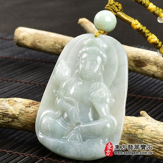 大勢至菩薩項鍊玉珮右側照片  （已出售勿下標，可訂做）翡翠大勢至菩薩項鍊玉珮（大勢至菩薩：大勢至菩薩牌A貨翡翠大勢至菩薩玉珮、緬甸玉大勢至菩薩玉墜）。淡綠色糯種帶飄花大勢至菩薩，GY1235。客製化訂做各種翡翠大勢至菩薩吊墜玉珮項鍊。★附A貨翡翠雙證書
