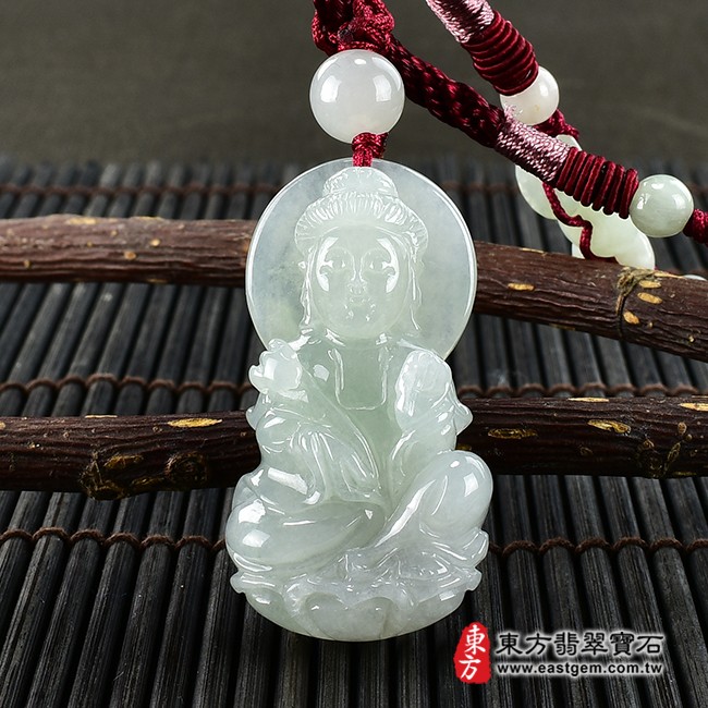 觀世音菩薩項鍊玉珮正面照片  翡翠觀音項鍊玉珮（觀世音菩薩，如意觀音：觀音牌A貨翡翠觀音玉珮、緬甸玉觀音玉墜）。淡綠色糯種觀音，GY1200。客製化訂做各種翡翠觀音吊墜玉珮項鍊。★附A貨翡翠雙證書