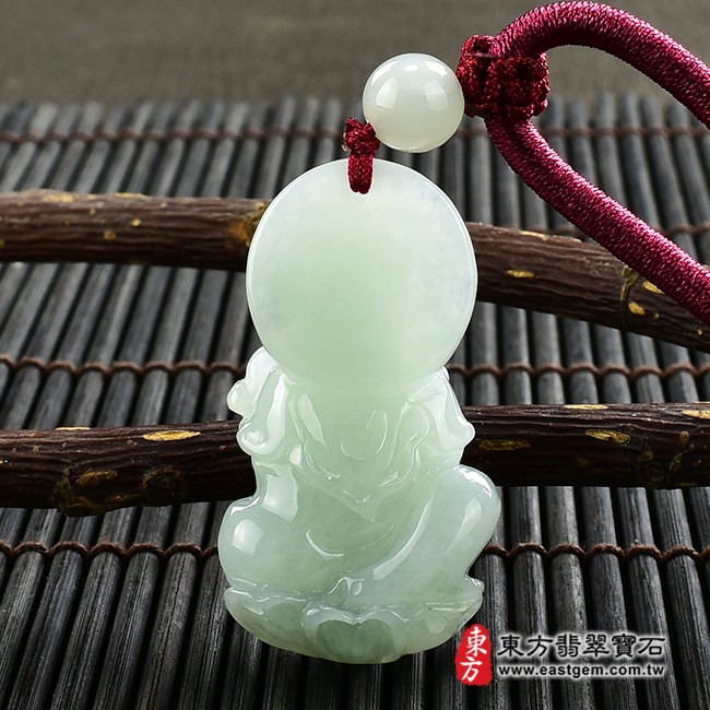 觀世音菩薩項鍊玉珮背面照片  翡翠觀音項鍊玉珮（觀世音菩薩，如意觀音：觀音牌A貨翡翠觀音玉珮、緬甸玉觀音玉墜）。淡綠色糯種觀音，GY1201。客製化訂做各種翡翠觀音吊墜玉珮項鍊。★附A貨翡翠雙證書