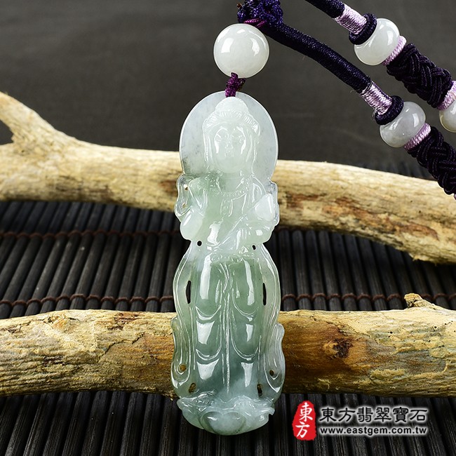 觀世音菩薩項鍊玉珮正面照片  翡翠觀音項鍊玉珮（觀世音菩薩，如意觀音：觀音牌A貨翡翠觀音玉珮、緬甸玉觀音玉墜）。淡綠色糯種帶飄花觀音，GY1203。客製化訂做各種翡翠觀音吊墜玉珮項鍊。★附A貨翡翠雙證書