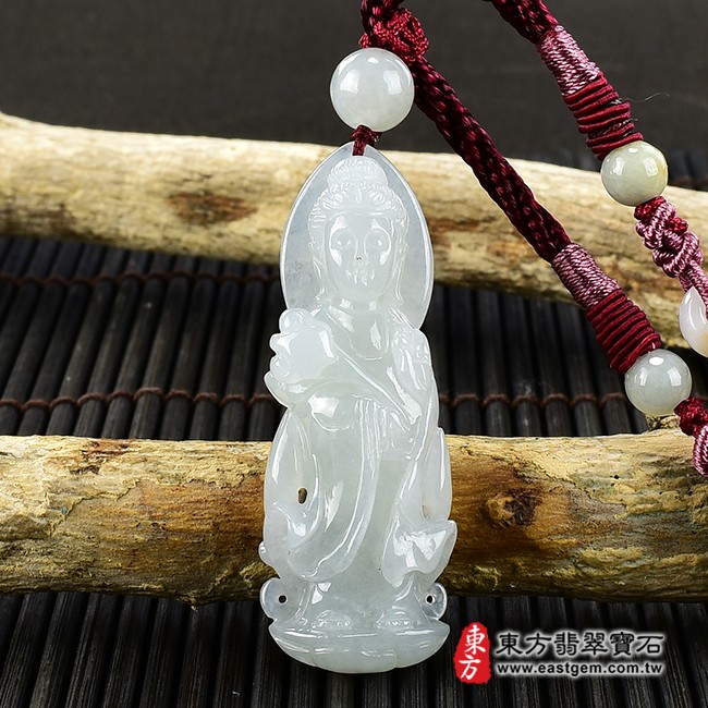 觀世音菩薩項鍊玉珮正面照片  翡翠觀音項鍊玉珮（觀世音菩薩，如意觀音：觀音牌A貨翡翠觀音玉珮、緬甸玉觀音玉墜）。淡綠色糯種帶飄花觀音，GY1214。客製化訂做各種翡翠觀音吊墜玉珮項鍊。★附A貨翡翠雙證書