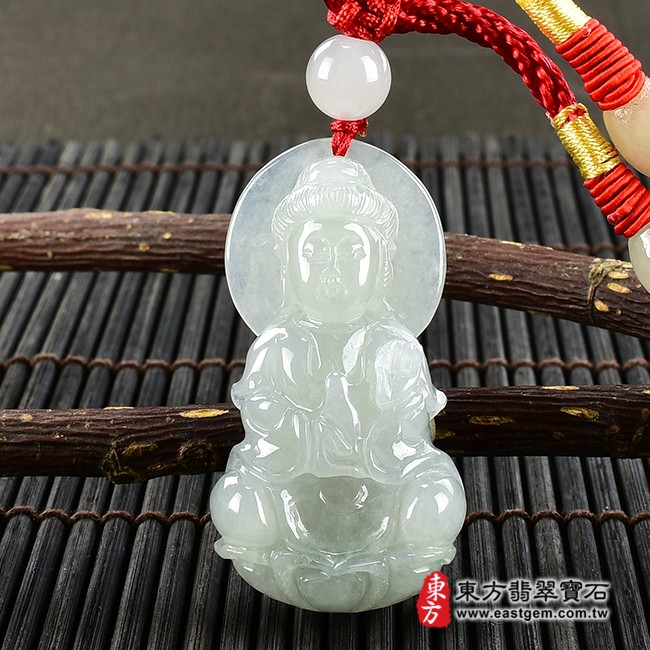觀世音菩薩項鍊玉珮正面照片  翡翠觀音項鍊玉珮（觀世音菩薩：觀音牌A貨翡翠觀音玉珮、緬甸玉觀世音菩薩玉墜）。淡綠色糯種觀音，GY1205。客製化訂做各種翡翠觀音吊墜玉珮項鍊。★附A貨翡翠雙證書