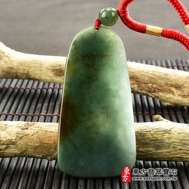 觀世音菩薩項鍊玉珮背面照片  翡翠觀音項鍊玉珮（觀世音菩薩：觀音牌A貨翡翠觀音玉珮、緬甸玉觀世音菩薩玉墜）。綠色糯種帶黃翡翠觀音，GY1272。客製化訂做各種翡翠觀音吊墜玉珮項鍊。★附A貨翡翠雙證書