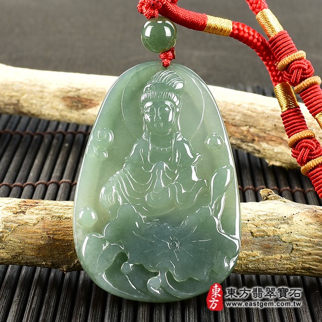 觀世音菩薩項鍊玉珮正面照片  翡翠觀音項鍊玉珮（觀世音菩薩：觀音牌A貨翡翠觀音玉珮、緬甸玉觀世音菩薩玉墜）。綠色糯種觀音，GY1308。客製化訂做各種翡翠觀音吊墜玉珮項鍊。★附A貨翡翠雙證書