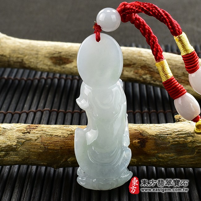 觀世音菩薩項鍊玉珮背面照片  翡翠觀音項鍊玉珮（觀世音菩薩、寶瓶灑聖水觀音：觀音牌A貨翡翠觀音玉珮、緬甸玉觀世音菩薩玉墜）。淡綠色糯種觀音，GY1212。客製化訂做各種翡翠觀音吊墜玉珮項鍊。★附A貨翡翠雙證書