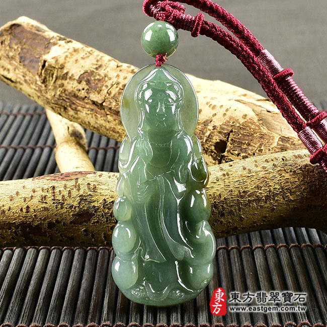 觀世音菩薩項鍊玉珮正面照片  翡翠觀音項鍊玉珮（觀世音菩薩、寶瓶觀音：觀音牌A貨翡翠觀音玉珮、緬甸玉觀世音菩薩玉墜）。綠色糯種油青帶黃翡觀音，GY1219。客製化訂做各種翡翠觀音吊墜玉珮項鍊。★附A貨翡翠雙證書