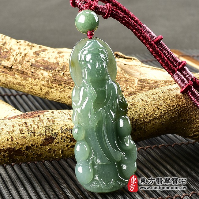 觀世音菩薩項鍊玉珮左側照片  翡翠觀音項鍊玉珮（觀世音菩薩、寶瓶觀音：觀音牌A貨翡翠觀音玉珮、緬甸玉觀世音菩薩玉墜）。綠色糯種油青帶黃翡觀音，GY1219。客製化訂做各種翡翠觀音吊墜玉珮項鍊。★附A貨翡翠雙證書