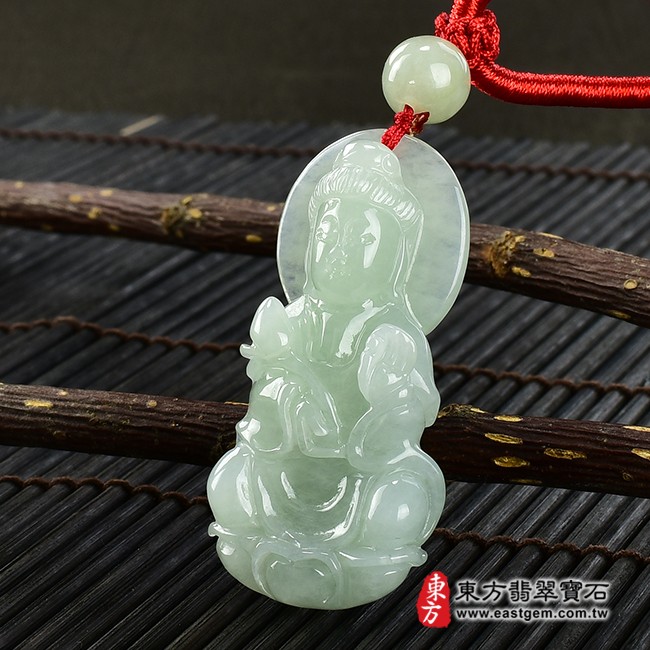 大勢至菩薩項鍊玉珮右側照片  翡翠大勢至菩薩項鍊玉珮（大勢至菩薩：大勢至菩薩牌A貨翡翠大勢至菩薩玉珮、緬甸玉大勢至菩薩玉墜）。淡綠色糯種大勢至菩薩，GY1209。客製化訂做各種翡翠大勢至菩薩吊墜玉珮項鍊。★附A貨翡翠雙證書