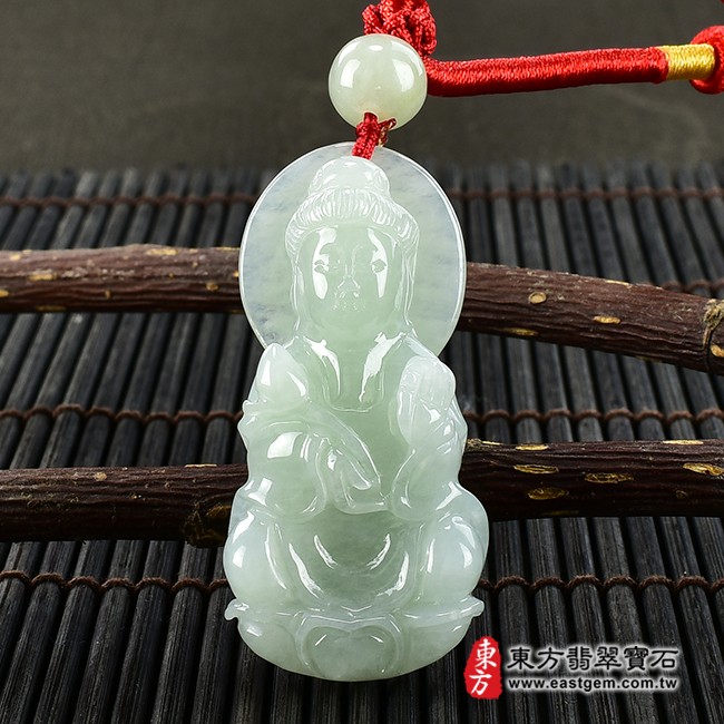 大勢至菩薩項鍊玉珮正面照片  翡翠大勢至菩薩項鍊玉珮（大勢至菩薩：大勢至菩薩牌A貨翡翠大勢至菩薩玉珮、緬甸玉大勢至菩薩玉墜）。淡綠色糯種大勢至菩薩，GY1209。客製化訂做各種翡翠大勢至菩薩吊墜玉珮項鍊。★附A貨翡翠雙證書