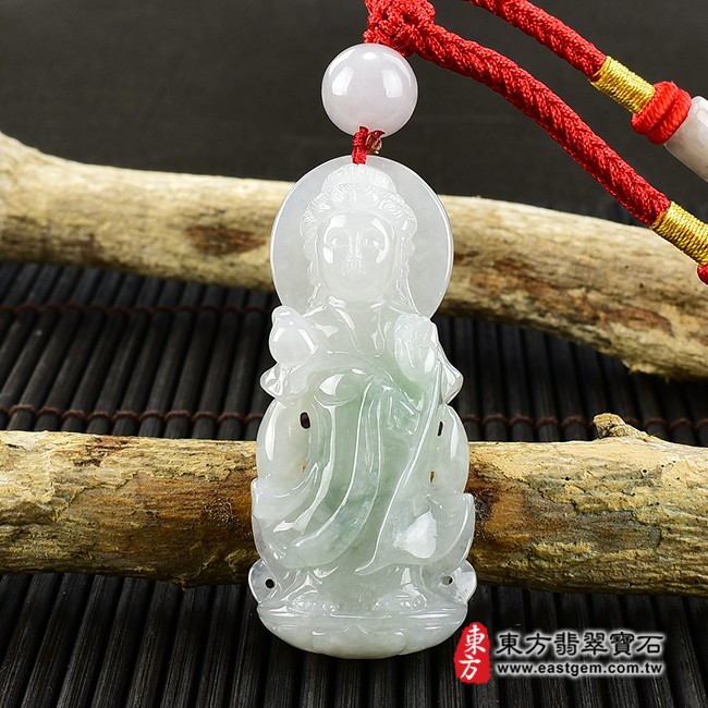 大勢至菩薩項鍊玉珮正面照片  翡翠大勢至菩薩項鍊玉珮（大勢至菩薩：大勢至菩薩牌A貨翡翠大勢至菩薩玉珮、緬甸玉大勢至菩薩玉墜）。淡綠色糯種帶飄花大勢至菩薩，GY1210。客製化訂做各種翡翠大勢至菩薩吊墜玉珮項鍊。★附A貨翡翠雙證書