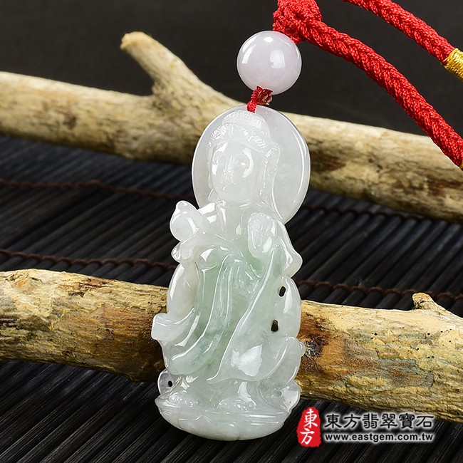 大勢至菩薩項鍊玉珮右側照片  翡翠大勢至菩薩項鍊玉珮（大勢至菩薩：大勢至菩薩牌A貨翡翠大勢至菩薩玉珮、緬甸玉大勢至菩薩玉墜）。淡綠色糯種帶飄花大勢至菩薩，GY1210。客製化訂做各種翡翠大勢至菩薩吊墜玉珮項鍊。★附A貨翡翠雙證書