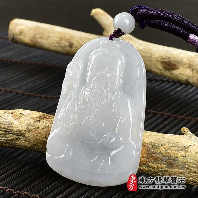 太上老君項鍊玉珮右側照片  翡翠太上老君項鍊玉珮（道德天尊：太上老君牌A貨翡翠太上老君玉珮、緬甸玉太上老君玉墜）。白綠色糯種太上老君，KN156。客製化訂做各種翡翠太上老君吊墜玉珮項鍊。★附A貨翡翠雙證書