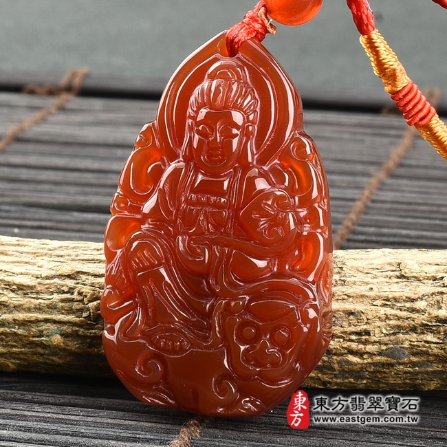 瑪瑙文殊菩薩項鍊玉珮右側照片 瑪瑙文殊菩薩項鍊玉珮（文殊菩薩：文殊菩薩牌瑪瑙文殊菩薩玉珮、玉髓文殊菩薩玉墜）。紅瑪瑙玉髓文殊菩薩，WS126。客製化訂做各種瑪瑙玉髓文殊菩薩吊墜玉珮項鍊。★附東方翡翠寶石保證卡