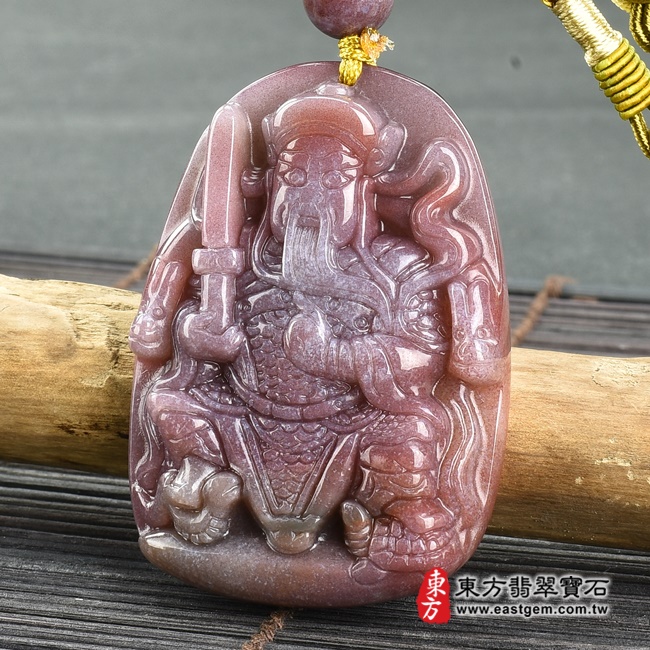 水草玉玄天上帝項鍊玉珮右側照片 水草玉玄天上帝項鍊玉珮（玄天上帝：玄天上帝牌水草玉玄天上帝玉珮、水草玉玄天上帝玉墜）。紅色帶紫色帶綠色水草玉玄天上帝，ST108。客製化訂做各種水草玉玄天上帝吊墜玉珮項鍊。★附東方翡翠寶石保證卡