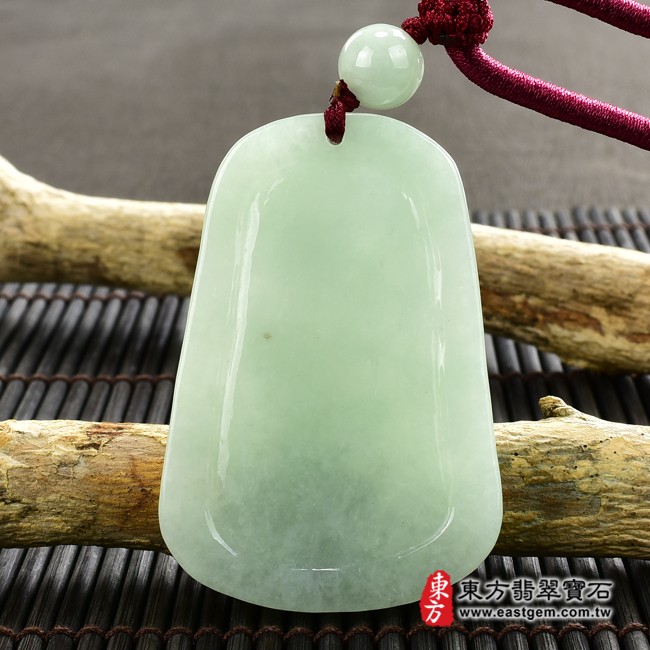 觀音項鍊玉珮背面照片  翡翠觀音項鍊玉珮（觀世音菩薩：觀音牌A貨翡翠觀音玉珮、緬甸玉觀世音菩薩玉墜）。綠色糯種觀音，GY1279。客製化訂做各種翡翠觀音吊墜玉珮項鍊。★附A貨翡翠雙證書