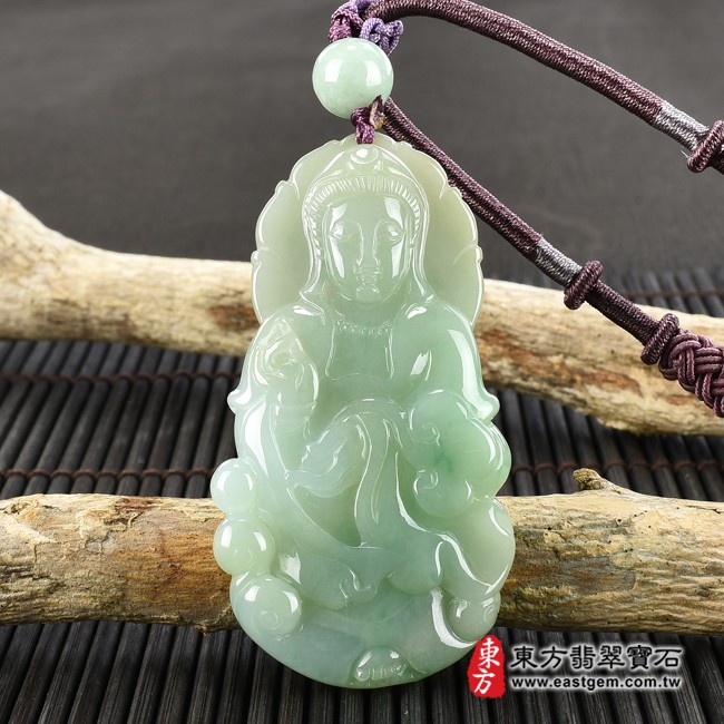 觀音項鍊玉珮正面照片  翡翠觀音項鍊玉珮（觀世音菩薩、如意觀音：觀音牌A貨翡翠觀音玉珮、緬甸玉觀世音菩薩玉墜）。綠色細豆種觀音，GY1286。客製化訂做各種翡翠觀音吊墜玉珮項鍊。★附A貨翡翠雙證書