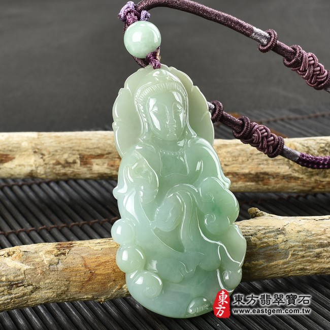觀音項鍊玉珮左側照片  翡翠觀音項鍊玉珮（觀世音菩薩、如意觀音：觀音牌A貨翡翠觀音玉珮、緬甸玉觀世音菩薩玉墜）。綠色細豆種觀音，GY1286。客製化訂做各種翡翠觀音吊墜玉珮項鍊。★附A貨翡翠雙證書