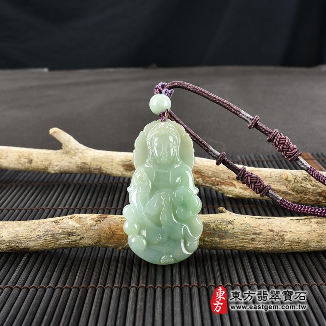 觀音項鍊玉珮情境照片  翡翠觀音項鍊玉珮（觀世音菩薩、如意觀音：觀音牌A貨翡翠觀音玉珮、緬甸玉觀世音菩薩玉墜）。綠色細豆種觀音，GY1286。客製化訂做各種翡翠觀音吊墜玉珮項鍊。★附A貨翡翠雙證書