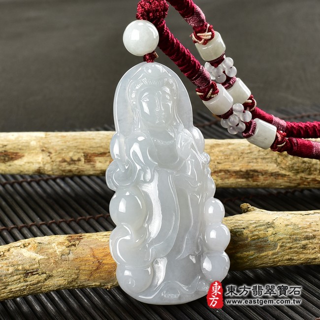 觀音項鍊玉珮左側照片  翡翠觀音項鍊玉珮（觀世音菩薩：觀音牌A貨翡翠觀音玉珮、緬甸玉觀世音菩薩玉墜）。白色糯種白翡翠觀音，GY1290。客製化訂做各種翡翠觀音吊墜玉珮項鍊。★附A貨翡翠雙證書