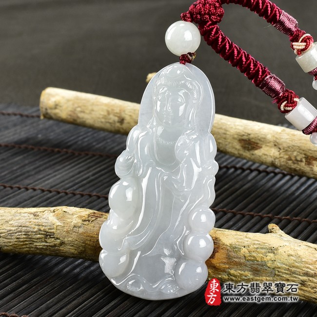 觀音項鍊玉珮右側照片  翡翠觀音項鍊玉珮（觀世音菩薩：觀音牌A貨翡翠觀音玉珮、緬甸玉觀世音菩薩玉墜）。白色糯種白翡翠觀音，GY1290。客製化訂做各種翡翠觀音吊墜玉珮項鍊。★附A貨翡翠雙證書
