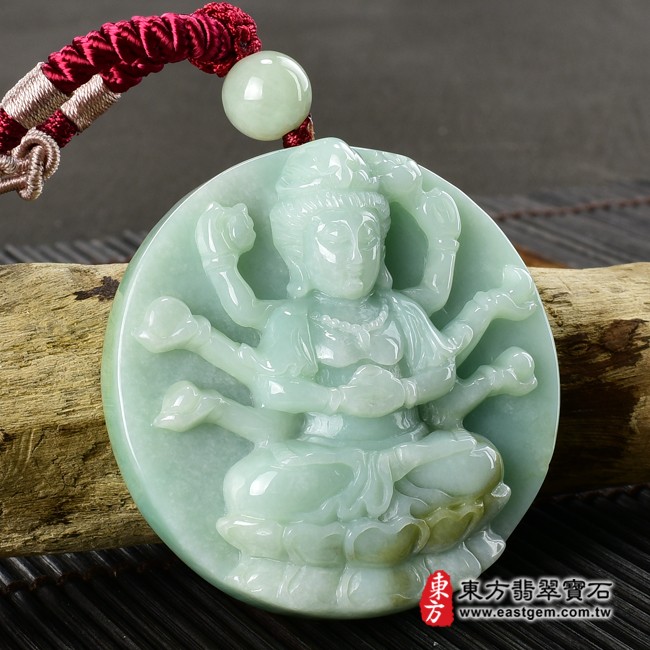千手觀音項鍊玉珮左側照片  翡翠千手觀音項鍊玉珮（千手觀音：千手觀音牌A貨翡翠千手觀音玉珮、緬甸玉千手觀音玉墜）。綠色細豆種千手觀音，LH218。客製化訂做各種翡翠千手觀音吊墜玉珮項鍊。★附A貨翡翠雙證書