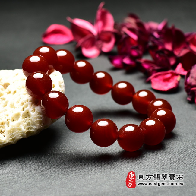 紅瑪瑙手鍊左側照片 紅瑪瑙手鍊(紅瑪瑙珠子，珠徑約14mm，15顆珠，OML248) 客製化設計各種紅瑪瑙珠串、紅瑪瑙珠子、紅瑪瑙手鍊、紅瑪瑙手珠。★附東方翡翠寶石保證卡