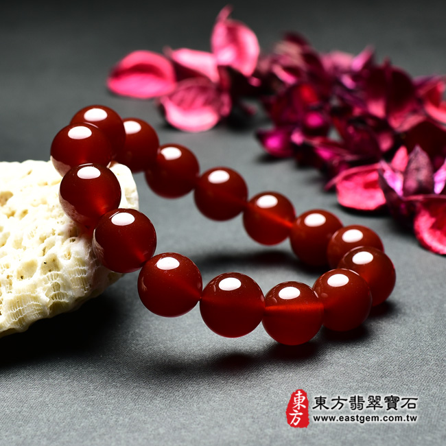 紅瑪瑙手鍊左側照片 紅瑪瑙手鍊(紅瑪瑙珠子，珠徑約14mm，15顆珠，OML250) 客製化設計各種紅瑪瑙珠串、紅瑪瑙珠子、紅瑪瑙手鍊、紅瑪瑙手珠。★附東方翡翠寶石保證卡