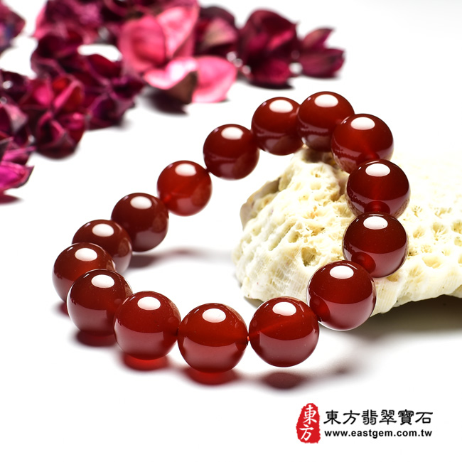 紅瑪瑙手鍊右側照片 紅瑪瑙手鍊(紅瑪瑙珠子，珠徑約14mm，15顆珠，OML250) 客製化設計各種紅瑪瑙珠串、紅瑪瑙珠子、紅瑪瑙手鍊、紅瑪瑙手珠。★附東方翡翠寶石保證卡