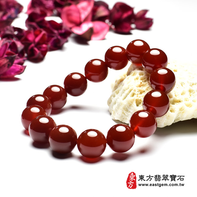 紅瑪瑙手鍊右側照片 紅瑪瑙手鍊(紅瑪瑙珠子，珠徑約14mm，15顆珠，OML250) 客製化設計各種紅瑪瑙珠串、紅瑪瑙珠子、紅瑪瑙手鍊、紅瑪瑙手珠。★附東方翡翠寶石保證卡