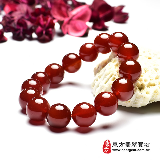 紅瑪瑙手鍊右側照片 紅瑪瑙手鍊(紅瑪瑙珠子，珠徑約14mm，15顆珠，OML251) 客製化設計各種紅瑪瑙珠串、紅瑪瑙珠子、紅瑪瑙手鍊、紅瑪瑙手珠。★附東方翡翠寶石保證卡