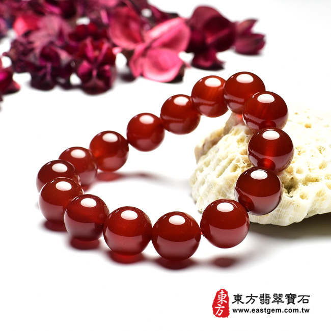 紅瑪瑙手鍊右側照片 紅瑪瑙手鍊(紅瑪瑙珠子，珠徑約14mm，15顆珠，OML251) 客製化設計各種紅瑪瑙珠串、紅瑪瑙珠子、紅瑪瑙手鍊、紅瑪瑙手珠。★附東方翡翠寶石保證卡