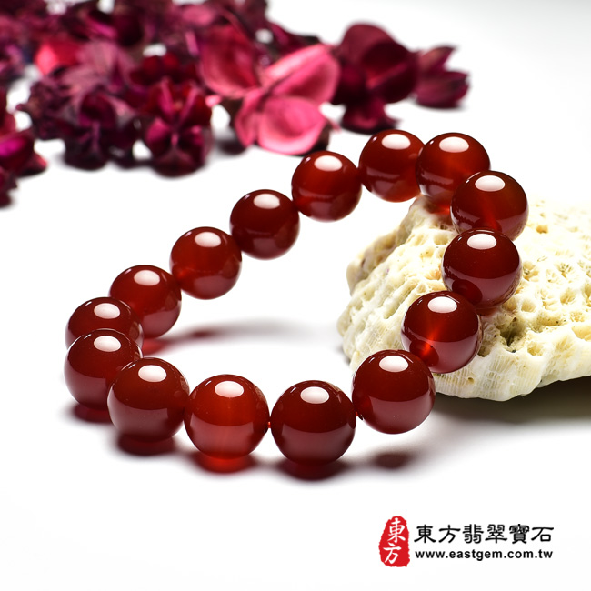 紅瑪瑙手鍊右側照片 紅瑪瑙手鍊(紅瑪瑙珠子，珠徑約14mm，15顆珠，OML253) 客製化設計各種紅瑪瑙珠串、紅瑪瑙珠子、紅瑪瑙手鍊、紅瑪瑙手珠。★附東方翡翠寶石保證卡
