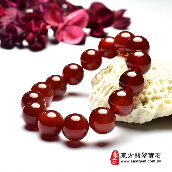 紅瑪瑙手鍊右側照片 紅瑪瑙手鍊(紅瑪瑙珠子，珠徑約14mm，15顆珠，OML253) 客製化設計各種紅瑪瑙珠串、紅瑪瑙珠子、紅瑪瑙手鍊、紅瑪瑙手珠。★附東方翡翠寶石保證卡