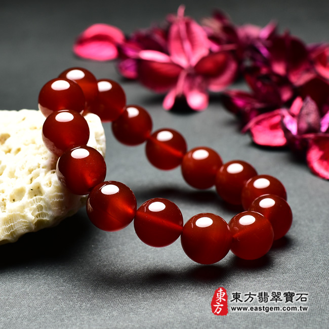 紅瑪瑙手鍊左側照片 （已出售勿下標，可訂做）紅瑪瑙手鍊(紅瑪瑙珠子，珠徑約14mm，15顆珠，OML255) 客製化設計各種紅瑪瑙珠串、紅瑪瑙珠子、紅瑪瑙手鍊、紅瑪瑙手珠。★附東方翡翠寶石保證卡