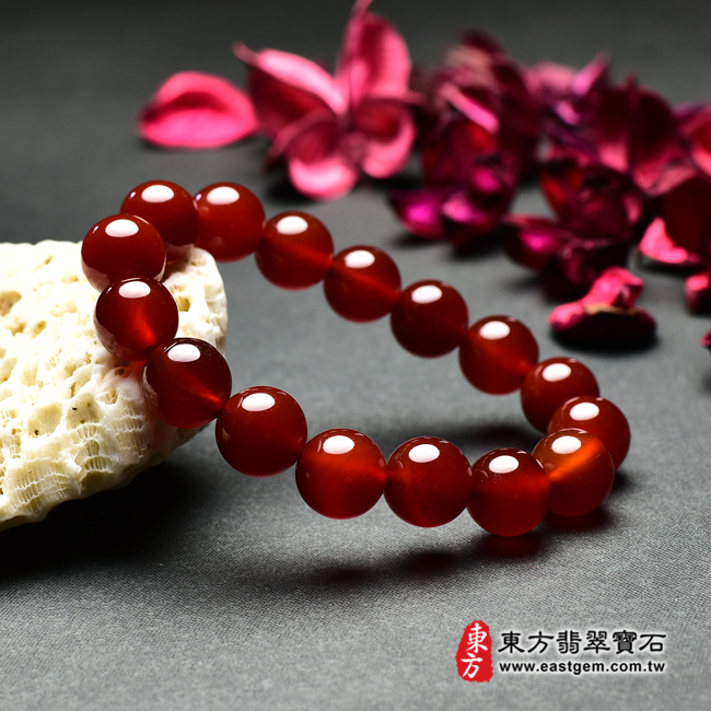 紅瑪瑙手鍊左側照片 紅瑪瑙手鍊(紅瑪瑙珠子，珠徑約12mm，16顆珠，OML259) 客製化設計各種紅瑪瑙珠串、紅瑪瑙珠子、紅瑪瑙手鍊、紅瑪瑙手珠。★附東方翡翠寶石保證卡