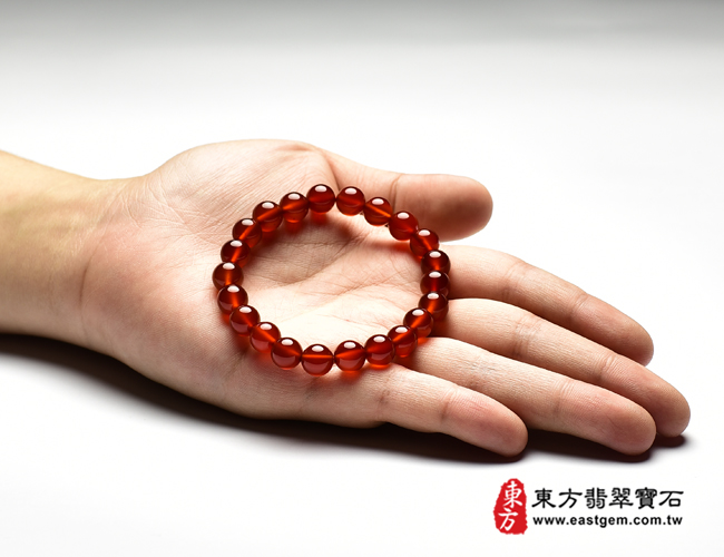 紅瑪瑙手鍊大小示意照片 紅瑪瑙手鍊(紅瑪瑙珠子，珠徑約8mm，22顆珠，OML290) 客製化設計各種紅瑪瑙珠串、紅瑪瑙珠子、紅瑪瑙手鍊、紅瑪瑙手珠。★附東方翡翠寶石保證卡