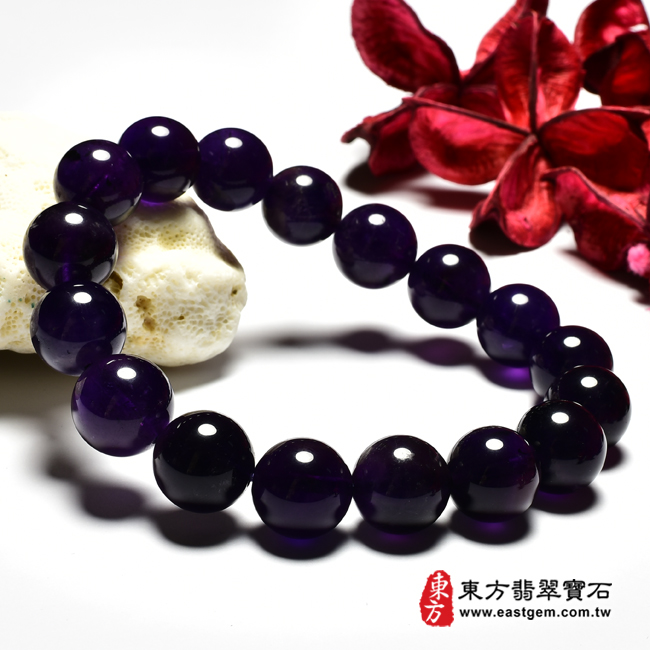 紫水晶手鍊左側照片 紫水晶手鍊(紫水晶珠子，珠徑約12mm，OPB101) 客製化設計各種紫水晶珠串、紫水晶珠子、紫水晶手鍊、紫水晶手珠。★附東方翡翠寶石保證卡