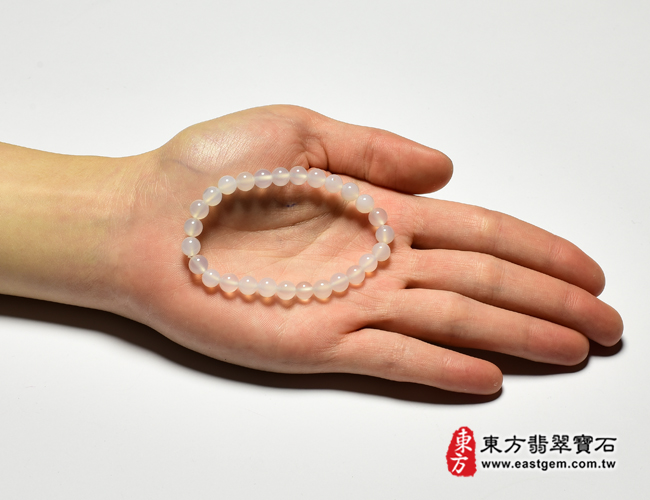 白瑪瑙手鍊大小示意照片 白瑪瑙手鍊(白瑪瑙珠子，珠徑約6mm，27顆珠，OML414) 客製化設計各種白瑪瑙珠串、白瑪瑙珠子、白瑪瑙手鍊、白瑪瑙手珠。★附東方翡翠寶石保證卡