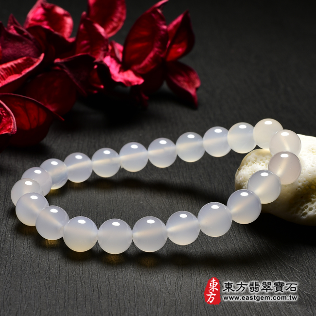 白瑪瑙珠串手鍊右側照片   白瑪瑙手鍊(白瑪瑙珠子，珠徑約8mm，22顆珠，OML441) 客製化設計各種白瑪瑙珠串、白瑪瑙珠子、白瑪瑙手鍊、白瑪瑙手珠。★附東方翡翠寶石保證卡