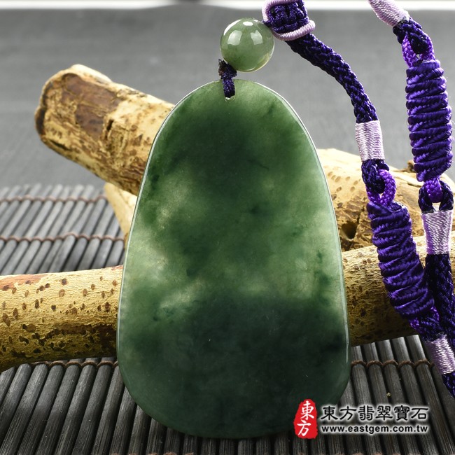 大勢至菩薩項鍊玉珮背面照片  翡翠大勢至菩薩項鍊玉珮（大勢至菩薩：大勢至菩薩牌A貨翡翠大勢至菩薩玉珮、緬甸玉大勢至菩薩玉墜）。綠色糯種大勢至菩薩，GY1351。客製化訂做各種翡翠大勢至菩薩吊墜玉珮項鍊。★附A貨翡翠雙證書