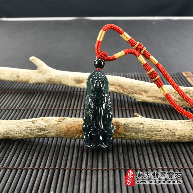 觀音項鍊玉珮情境照片  翡翠觀音項鍊玉珮（觀世音菩薩：觀音牌A貨翡翠觀音玉珮、觀音玉墜）。翡翠觀音，GY1361。客製化訂做各種翡翠觀音吊墜玉珮項鍊。★附A貨翡翠雙證書(產地:瓜地馬拉)