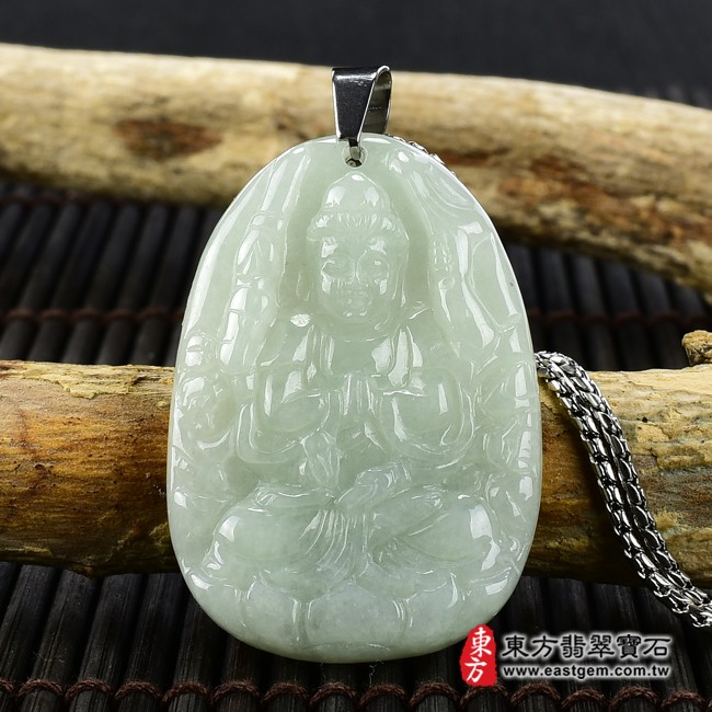 千手觀音項鍊玉珮正面照片  翡翠千手觀音項鍊玉珮（千手觀音：千手觀音牌A貨翡翠千手觀音玉珮、緬甸玉千手觀音玉墜）。淡綠色糯種千手觀音，LH230。客製化訂做各種翡翠千手觀音吊墜玉珮項鍊。★附A貨翡翠雙證書