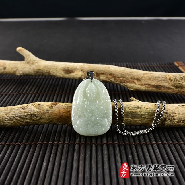 千手觀音項鍊玉珮情境照片  翡翠千手觀音項鍊玉珮（千手觀音：千手觀音牌A貨翡翠千手觀音玉珮、緬甸玉千手觀音玉墜）。淡綠色糯種千手觀音，LH231。客製化訂做各種翡翠千手觀音吊墜玉珮項鍊。★附A貨翡翠雙證書